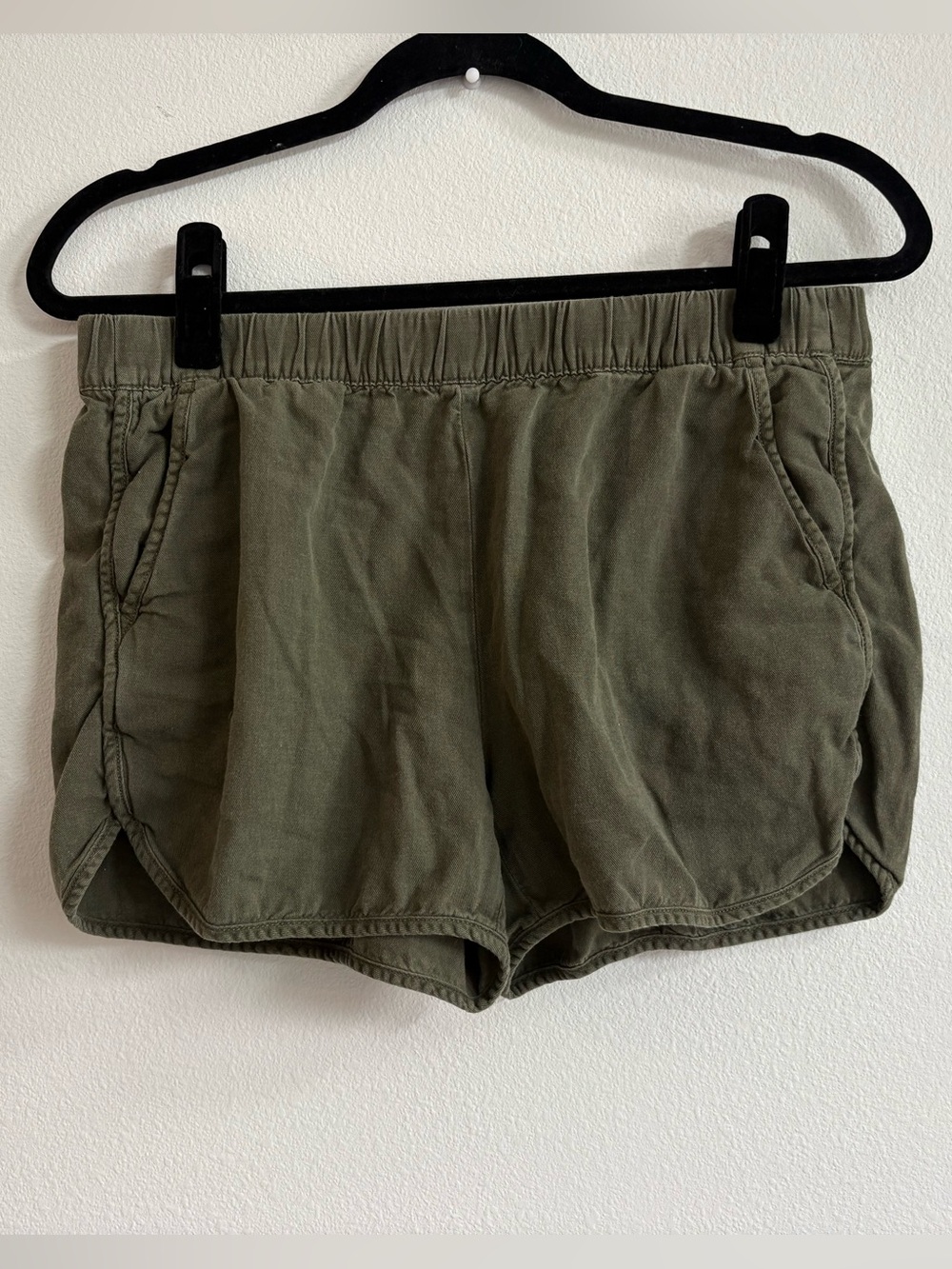 Madewell Olive Utility Elastic-Waist Athletic Shorts